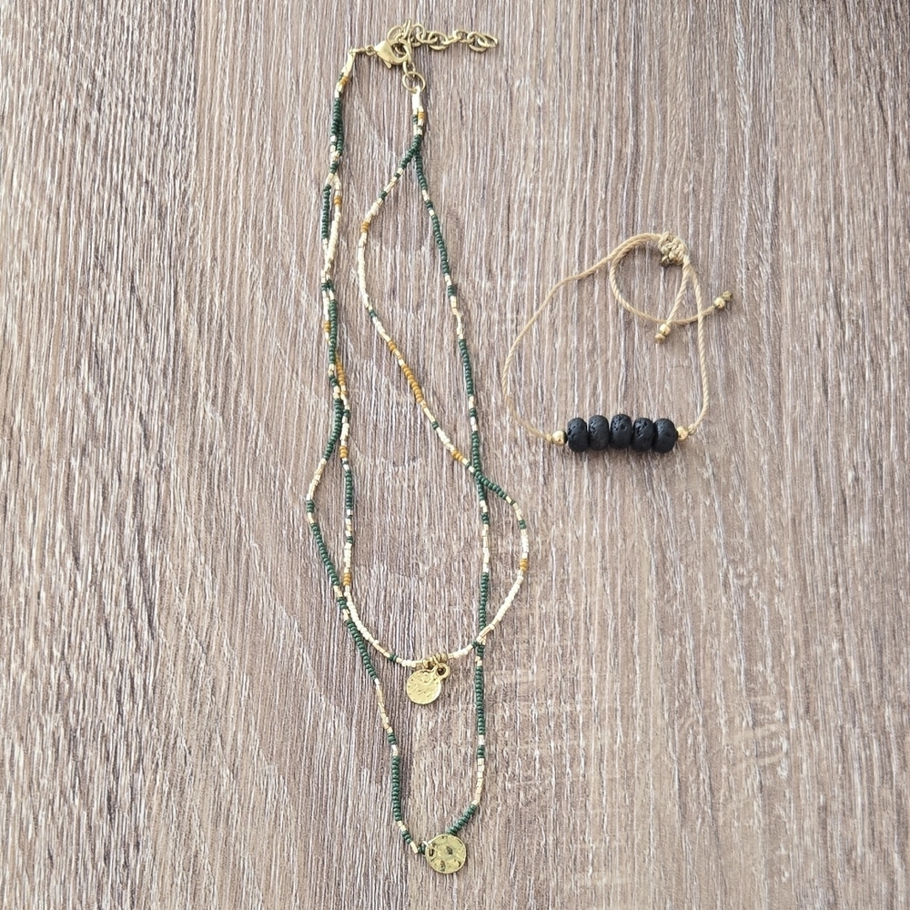 💫 Gold and Green Beaded Necklace and Bracelet Set